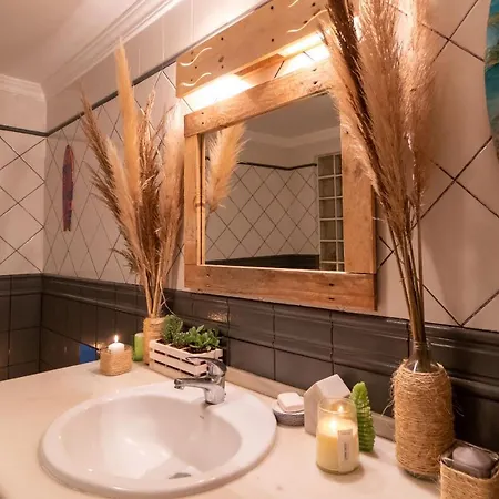 Vandrarhem Ahoy Surf House *